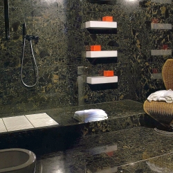 Bagno in Pietra e Marmo
