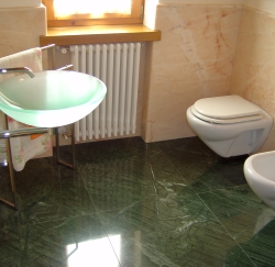Bagno in Pietra e Marmo