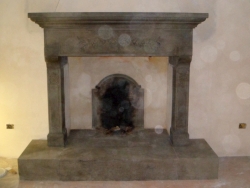 Camino in pietra e marmo