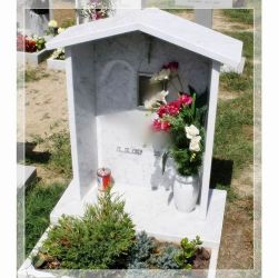 Arte Funeraria Lapidi e Statue in Pietra e Marmo Arte Funeraria Lapidi e Statue in Pietra e Marmo