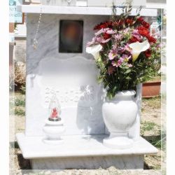 Arte Funeraria Lapidi e Statue in Pietra e Marmo Arte Funeraria Lapidi e Statue in Pietra e Marmo