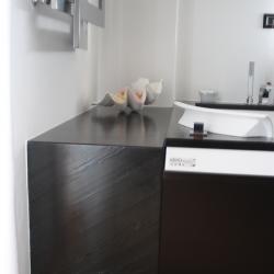 Particolare di Vasca Idromassaggio Angolare rivestita in Pietra Design Moderno