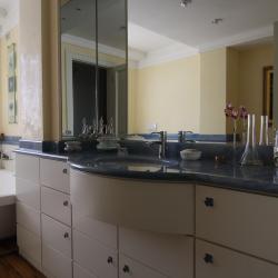 Bagno in pietra marmo e granito su misura