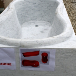 Vasca in pietra e marmo