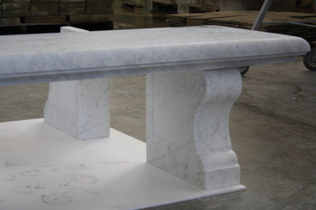 Splendida Panca in Marmo Bianco di Carrara realizzata da Valtiberina Marmi